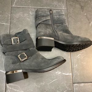 Vince Camuto Webey Gray suede high ankle boot silver buckles side zipper motto 8
